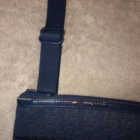 MICHAEL KORS Dark Blue Neoprene Embossed Logo Cross Body Bag Adjustable Strap - Picture 4 of 13